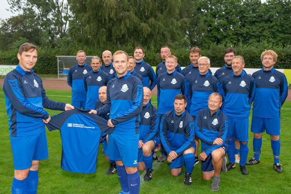 Neue Poloshirts und Trainingstops für unsere Oldies