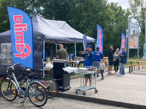 Ein schöner Tag mit Fußball, Grill und guter Laune