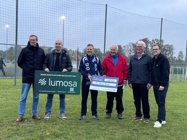 Neues Flutlicht für den SV Teterow 90 – trotz Regen ein besonderer Moment Neues Flutlicht für den SV Teterow 90 – trotz Regen ein besonderer Moment